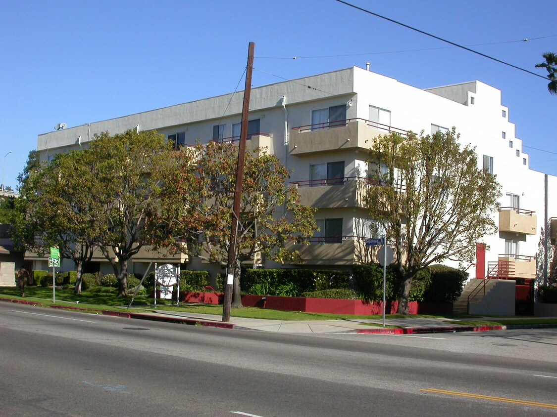 Primary Photo - 2756 S Sepulveda Blvd