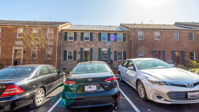 Front - 1640 Beekman Pl NW Townhome