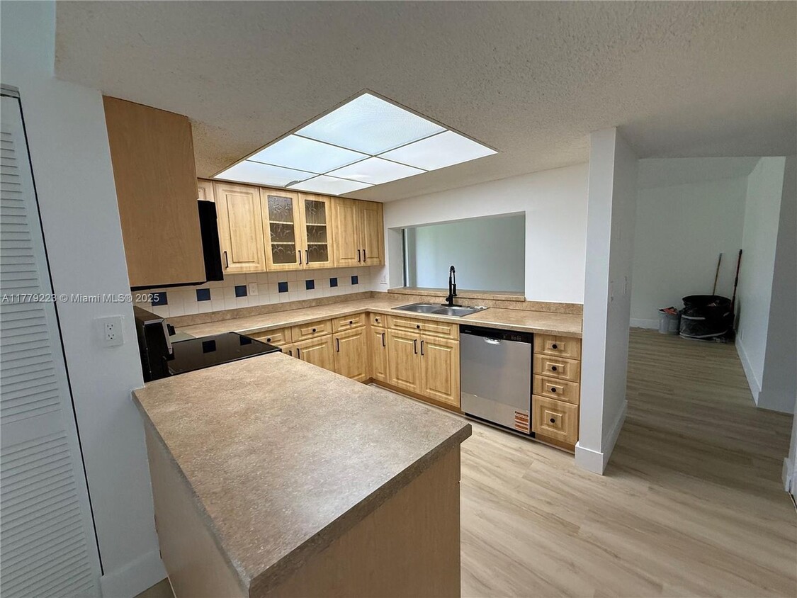 Foto principal - 9531 Seagrape Dr