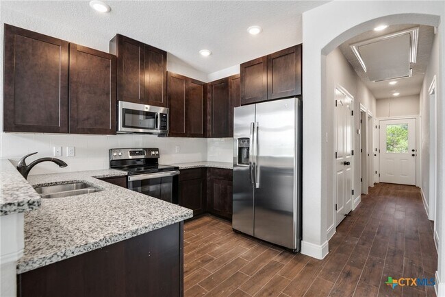 Foto del edificio - 2908 Puter Creek Rd