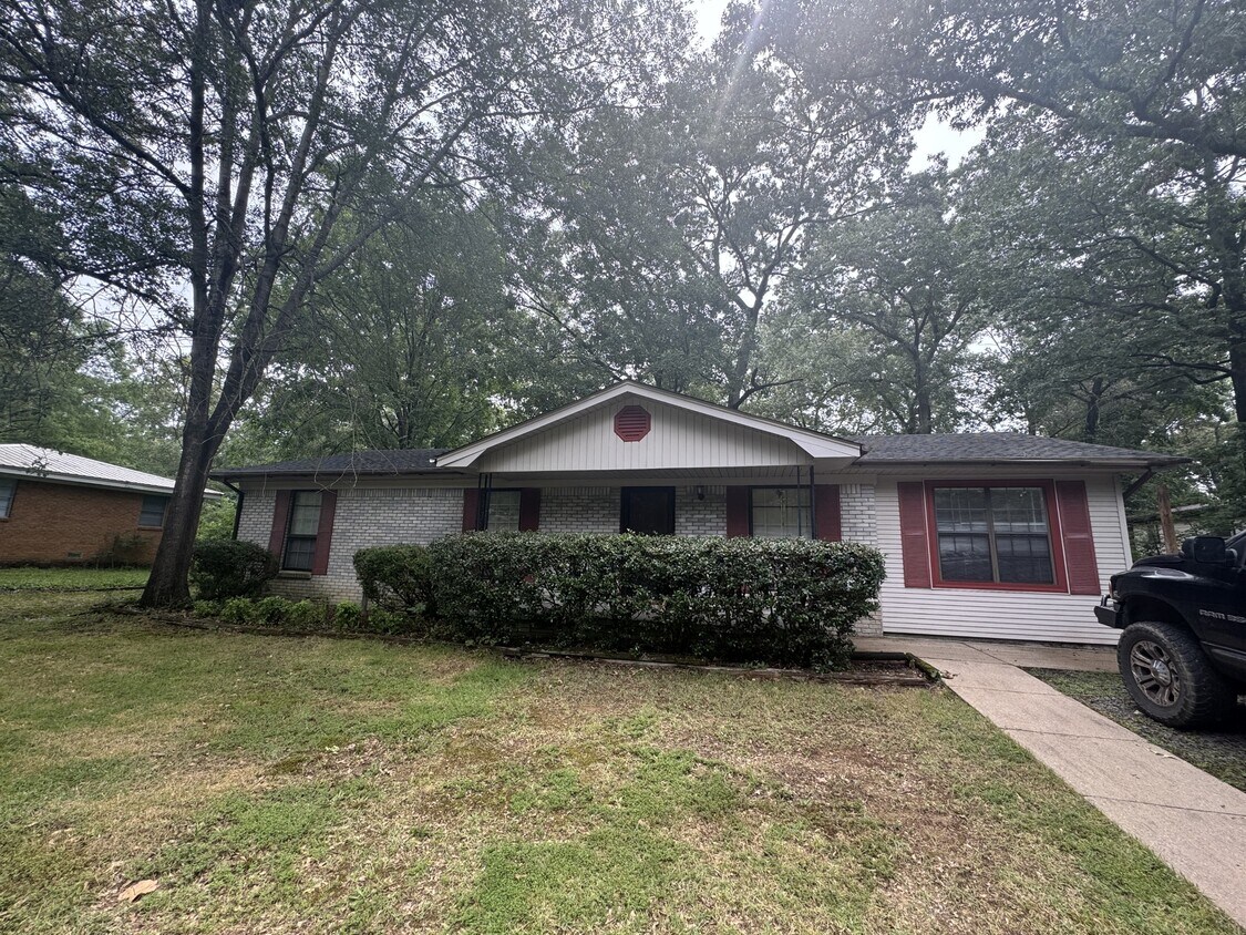 Foto principal - 33 Fairfield Dr