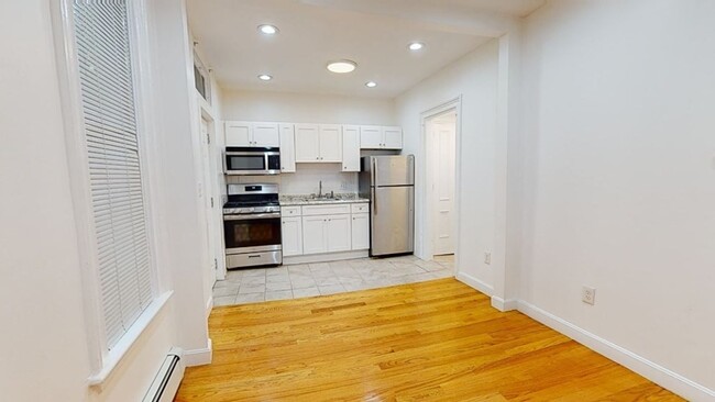 Building Photo - 497 Warren St