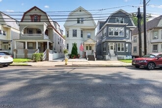 Building Photo - 18 Llewellyn Ave