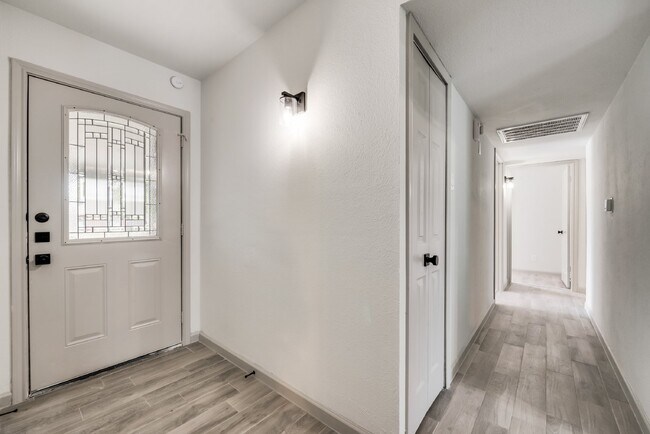 Foto del edificio - 6501 Wakefield Rd
