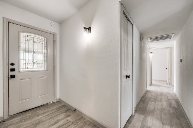 Building Photo - Charming 3-Bedroom Home with 2 Full Baths ...