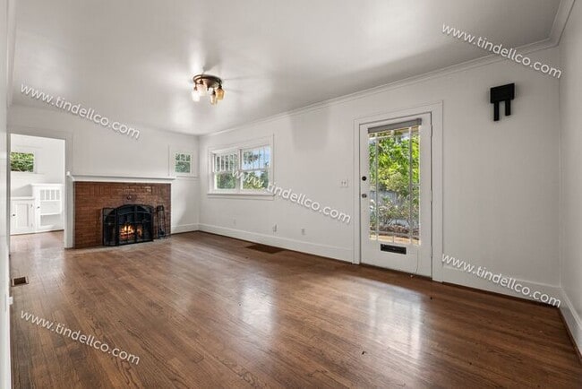 Building Photo - Modern Mediterranean 2 Bed/2 Bath with plenty of space - Pet Friendly!