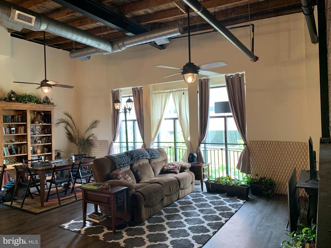 Foto principal - 833 N Market St