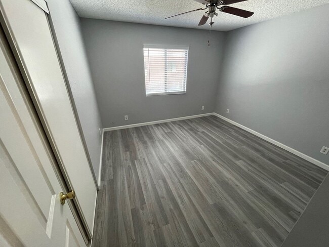 Building Photo - 3 bedroom, 2 bath Beaumont Beauty