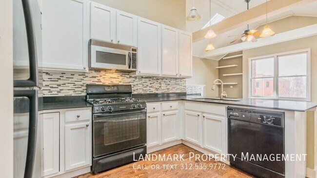 Foto del edificio - 2329 W Harrison St