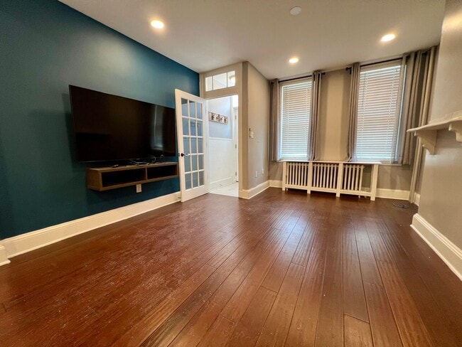 Building Photo - Stunning 4-Bedroom Townhome in the Heart of Fishtown! Available NOW!