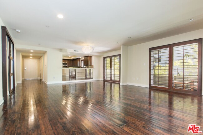Foto del edificio - 7249 Franklin Ave
