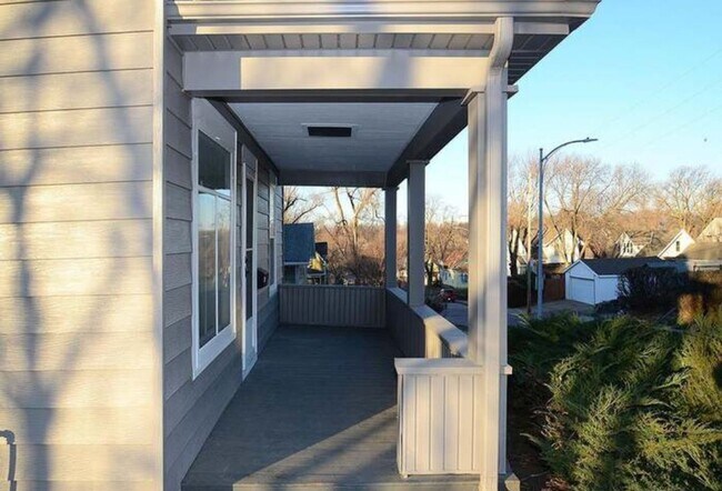 Foto del edificio - Beautiful 5 Bedroom Home!