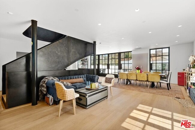 Building Photo - 546 N McCadden Pl