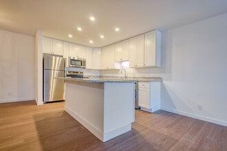 Kitchen - Foxcroft Apartments