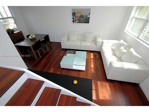 Building Photo - 929 Meridian Ave