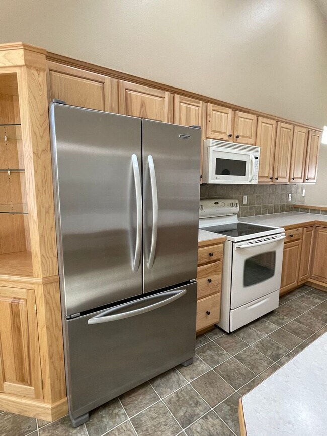 Foto del edificio - Beautiful 2 bed 2 bath home in the Woodbridge Subdivision.