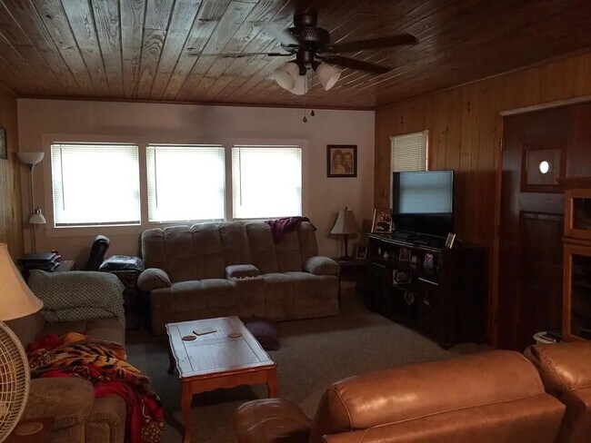 Foto del edificio - 1512 Silver Lake Rd