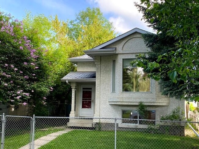Building Photo - 9636 73 Av NW