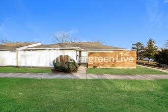 Building Photo - 5827 Troy Villa Blvd