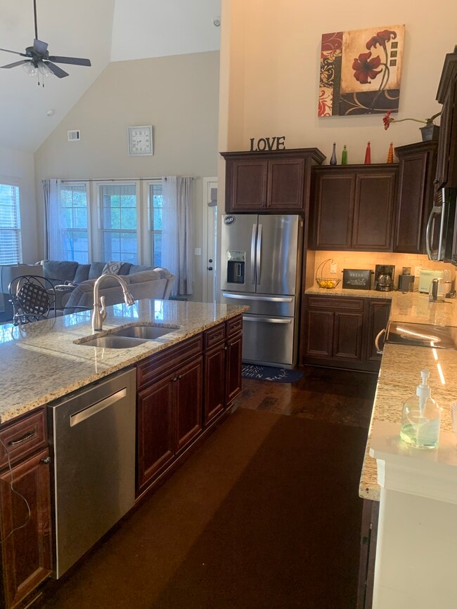 Building Photo - 105 Stonegate Trail