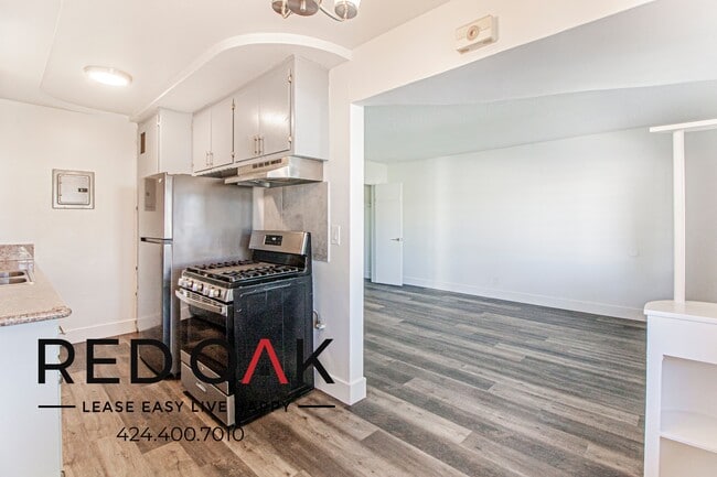 Building Photo - 901 Centinela Ave