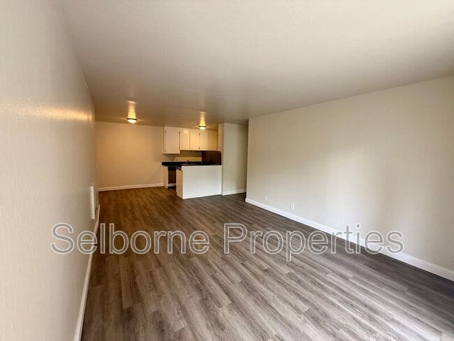 Building Photo - 121 41st St