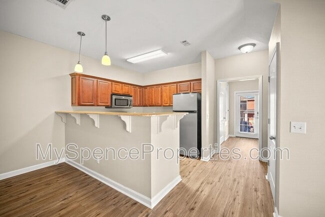 Foto del edificio - 710 Arbor Lake Dr