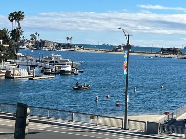 Building Photo - 201