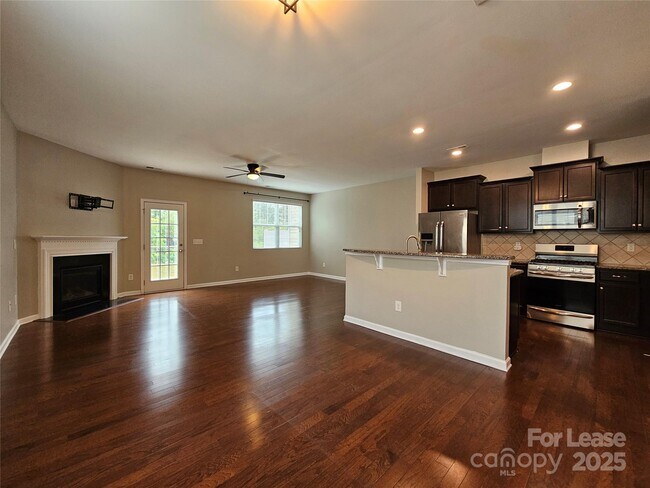 Foto del edificio - 3233 Yarmouth Ln