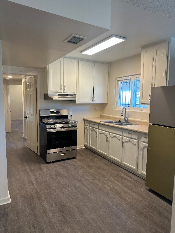 Building Photo - 1205 W 97th St