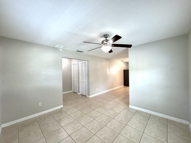 Foto del edificio - 4895 E Wind St