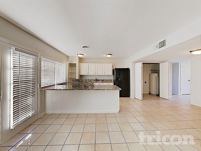 Building Photo - 7006 Blackberry Dr