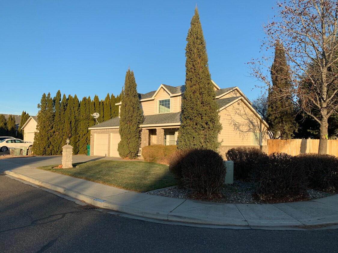 Primary Photo - 7202 W 5th Pl
