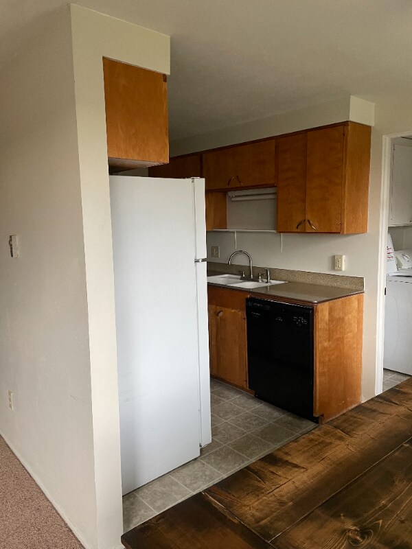 Building Photo - 705 Hidden Ln