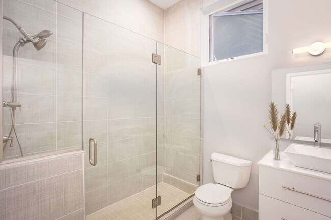 Foto del edificio - 3246 Lorain Ave