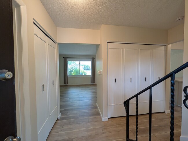Building Photo - 3784 Cedarwood Ct
