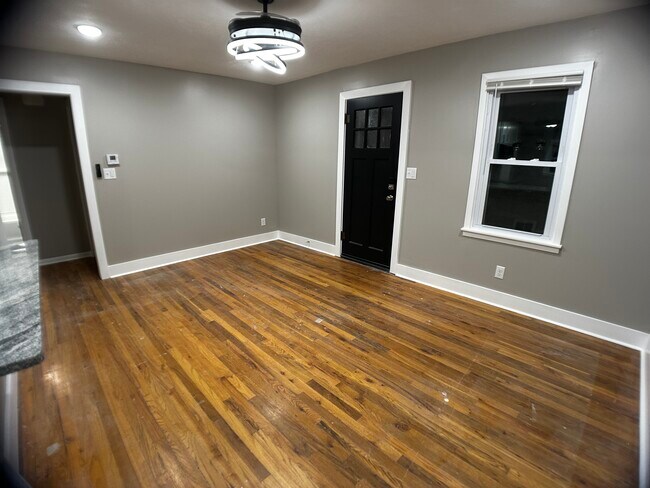 Foto del edificio - 5727 Saylor St