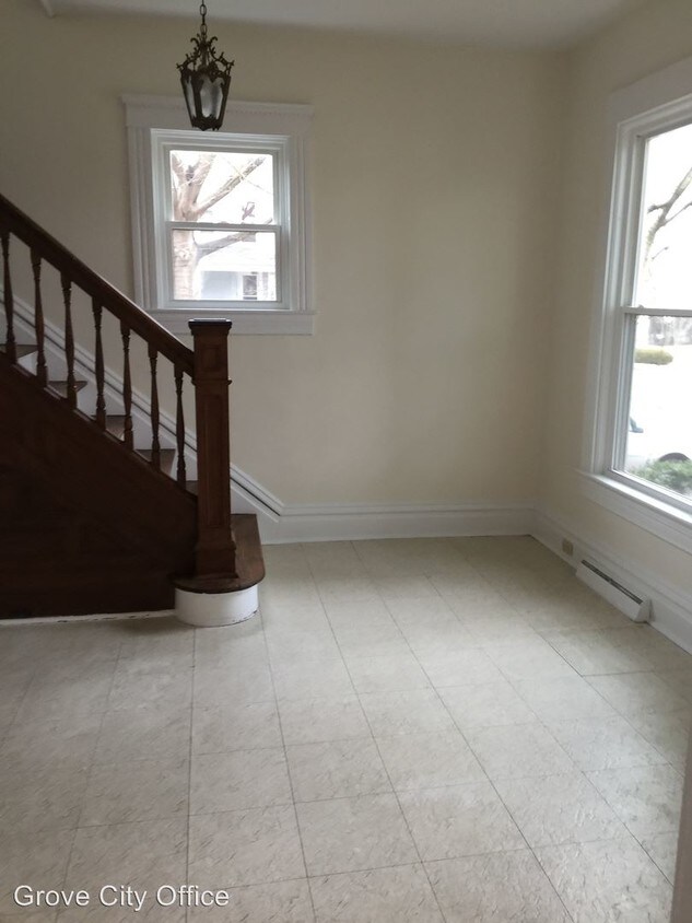 334 College Ave, Grove City, PA 16127 Condo for Rent in Grove City, PA