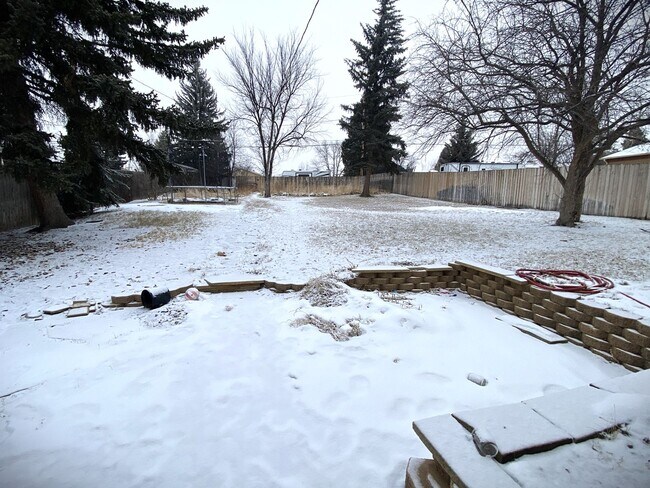Building Photo - 2762 Spruce Dr.