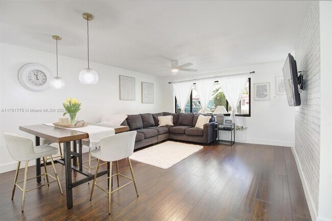 Foto del edificio - 9428 SW 51st Ct