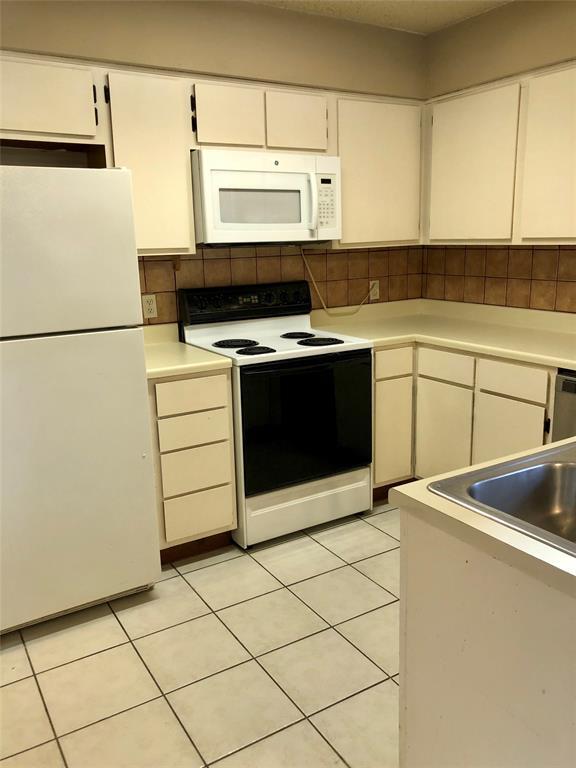 Foto del edificio - 2611 Grants Lake Blvd