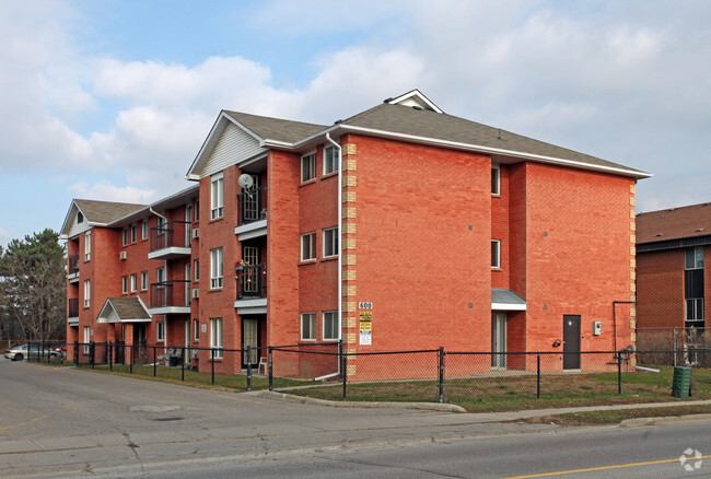 Building Photo - 594-600 Bloor St E