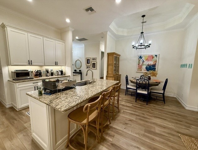 Foto del edificio - 2025 Bridgepointe Cir