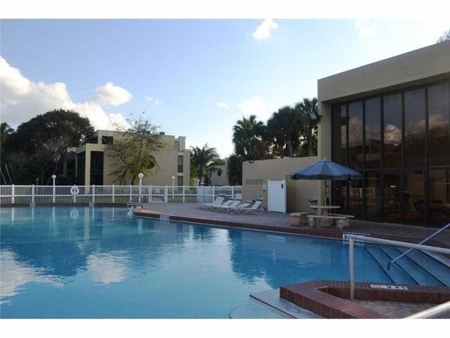 Building Photo - 2900 SW 87th Terrace