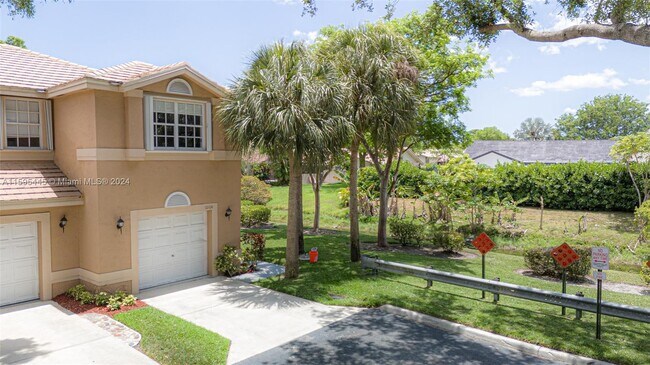 Building Photo - 10104 Royal Palm Blvd