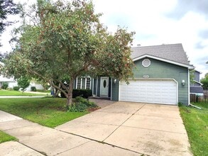 Building Photo - 2304 Nottingham Dr