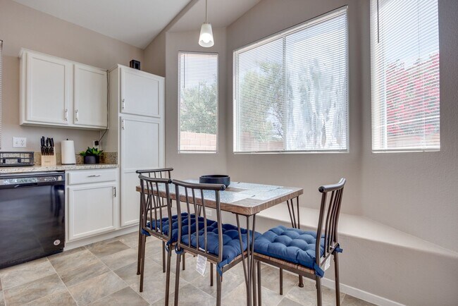Foto del edificio - Charming Single-Story Home Near Silverado ...