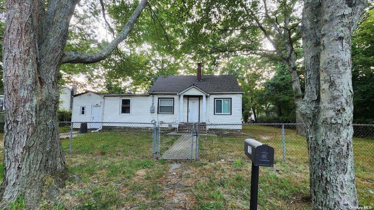 192 Lynbrook Dr  