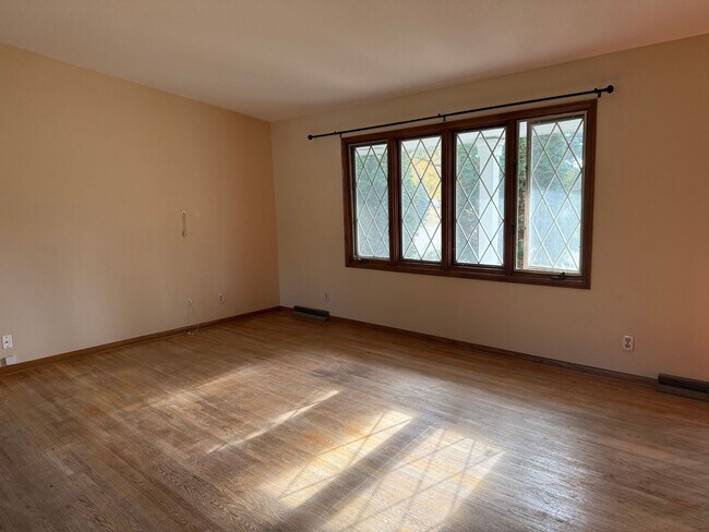 Foto del edificio - 4 Bedroom 2.5 Bathroom House Available Now...