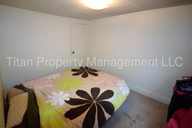 Building Photo - Affordable 1 Bedroom Upper